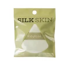 Esponja de Pó Silk Skin da Ruby Rose: maciez extrema para uma pele impecável por