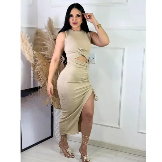 Vestido longo Feminino mídi com fenda lateral ajustável elegante com bojo + no frontal em anarruga