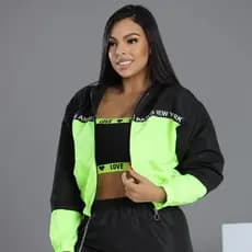 Jaqueta Feminina Corta Vento modelo crooped e capuz moda outono ,verao ,inverno tactel