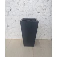 Vaso de planta em polietileno decorativo reciclável coluna quadrada G Ref. 81