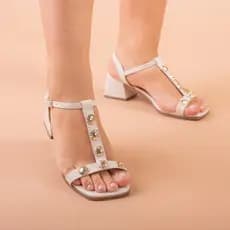 Sandália Feminina Salto Bloco Médio Metal Bold Enfeite ABS Confortável Casual
