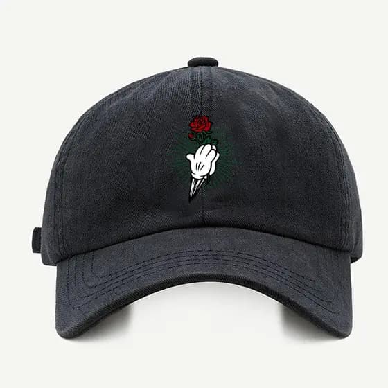 Bone baseball masculino preto Rosa Classica Mao DesenhoCom regualgem cores bege e branco