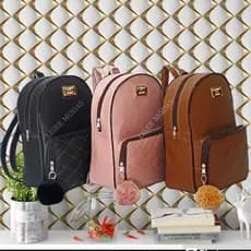 Bolsa Mochila feminina de Couro Sintetico. MODA PREMIUM Bolsas femininas + POMPOM