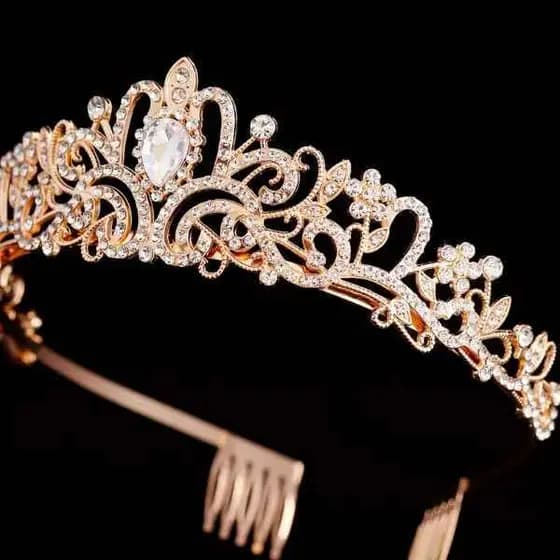 Coroa Nupcial Dourada com Pentes Tiara Elegante Luxuosa de Liga de Zinco com Detalhes de Vidro para Casamentos