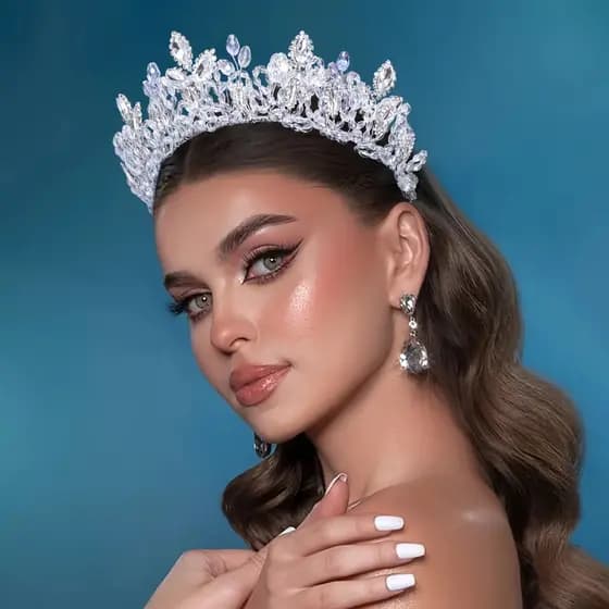 Tiara de Princesa Feita à Mão para Casamentos - Acessório Cabelo com Strass Brilhante para Aniversários e Formatura