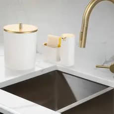 Kit Cozinha Luxo Completo Dispenser Porta Detergente e Esponja e Lixeira 5litros Branco com Dourado