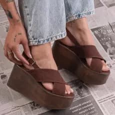 Sandália Anabela Feminina Salto 9cm Confortável Camurção Antiderrapante Elegante
