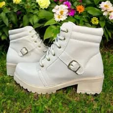 Coturno Feminino Bota Tratorada Elegante Moderna Com Detalhe Lateral Fivela Bota Salto Baixo Confortável Tendencia Luxo