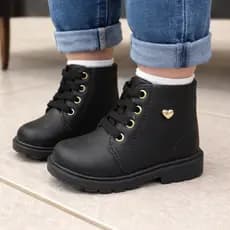 Bota Infantil Menina Com Coração Botinha Cano Curto Antiderrapante Moderna Charmosa Luxo 20 ao 33