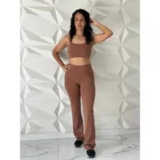 Conjunto fitness feminino calça flare bailarina com top fitness básico de alta sustentação poliamida