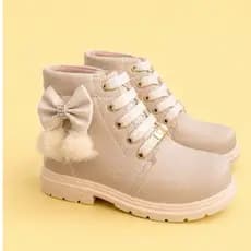 Bota Infantil Menina Coturno Laço Pompom Botinha Feminina Delicada Estilosa Dia a Dia Festas Passeios Escola