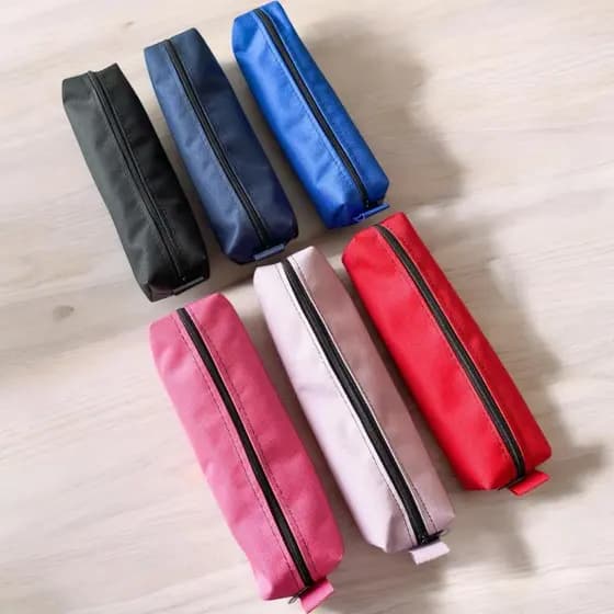 Estojo Escolar Nylon C/1 Zíper Material  Escolar-- ESTOJO ESCOLAR 2025/(1 ZÍPER)