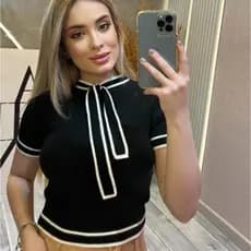 Blusa Camisa Feminina Básica Com Listra Preta E Branca Manga Curta Gola Canoa Em Tricot Modal