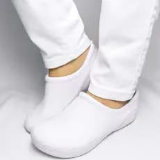 Sapato Enfermeira Fechado Enfermagem Antiderrapante Profissional Uniforme Cozinha Babuche Leve