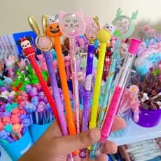 Oferta especial Kit 12 unidades Caneta fofa Criativa Gel Bichinhos Personagens Animadas Kawaii  12 modelos diferentes Baratinha
