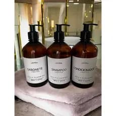 Kit Dispensers Âmbar 500ml com Válvula Pump – Sabonete, Shampoo, Condicionador | Dispenser para Banheiro