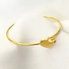 Bracelete de aço inox / Banho dourado, Coração vazado e bolinha