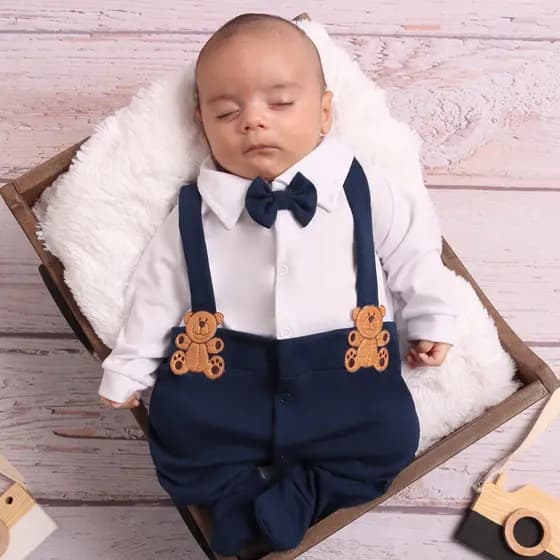 Macacão Bebê Menino Suspensório Urso Suedine 100% Algodão – Roupinha Elegante e Confortável