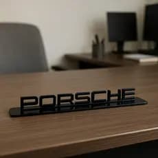 DECORAÇÃO DE MESA, AUDI, PORSCHE, FERRARI, F1, MERCEDES BENZ, AMG, SVR, BMW EM ACM - 25cm x 4cm