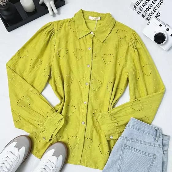 Camisa Social Feminino Tipo Algodão Com Bordado Mandala na Manga Q10