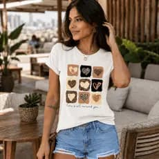 Camiseta Feminina Estampa Corações Manga Curta Blusa Casual Romântica Algodão Confortável