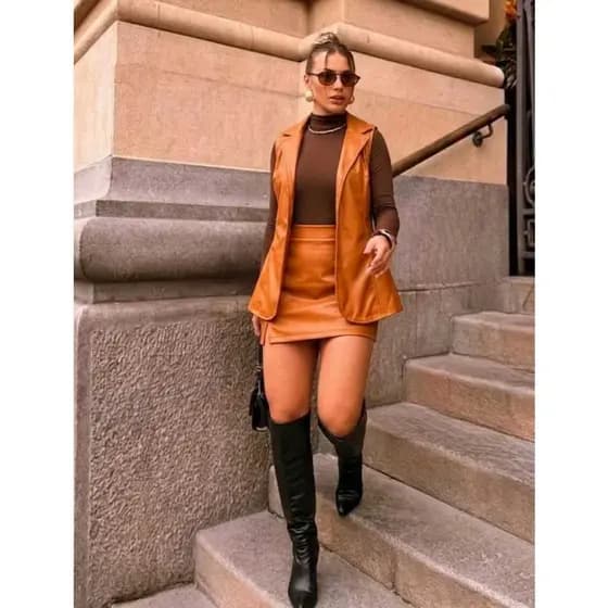 Conjunto Feminina Colete e Short Saia com Elástico Atrás  Couro Fake