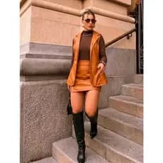 Conjunto Feminina Colete e Short Saia com Elástico Atrás  Couro Fake