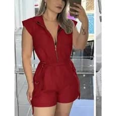 Macacão Curto Feminino em Alfaiataria – Estilo Utilitário com Zíper Frontal e Bolsos Cargo