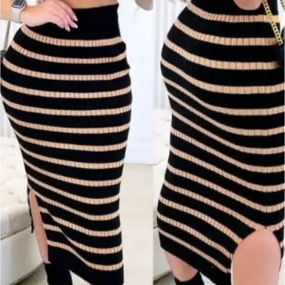 saia midi listada tricot com fenda lateral