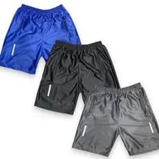 kit com 3 bermudas com ziper no bolso.