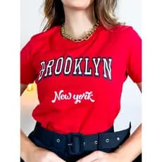 Camiseta Feminina Premium Brooklyn New York Vermelha – Camisa Algodão Conforto, Estilo Streetwear Urbano, Moda Casual Fa