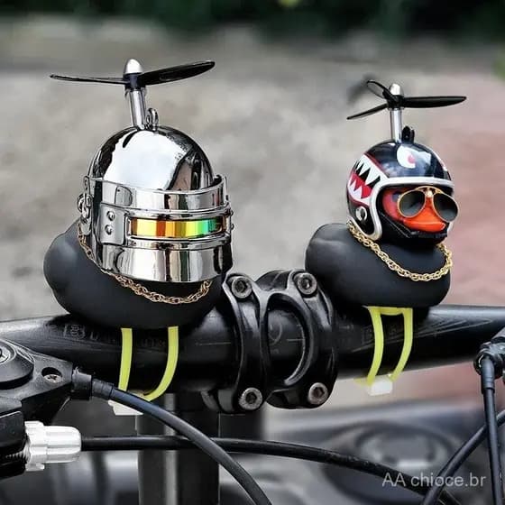 Pato Preto Com Hélice De Capacete Onda De Carro Quebrando Ornamentos Internos Decoração