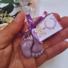 60 Mini Pezinhos de Sabonete para Chá de Fralda com Tag’s Personalizadas 30 pares