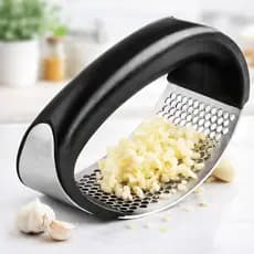 Espremedor de Alho Premium em Aço Inox Tipo Gangorra – Prático, Resistente e Sem Esforço