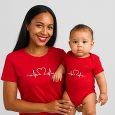 Tal mãe tal filho ou filha bebê body ou camisetinha coração eltro batimentos amor