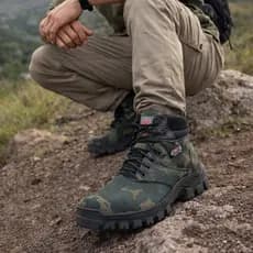 Coturno Exercito Nas Cores  Camuflada e Preto   Masculino Confortavel 37 ao 44 Resistente e de Alta Qualidade