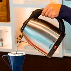 Chaleira Elétrica Térmica BAK 1.8L 110 127 220 1500W