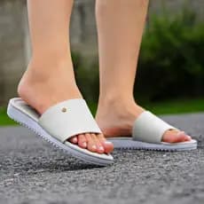 Sandália Slide Feminina Estilosa Moderna Macia Casual Confortável Resistente Pedrinha