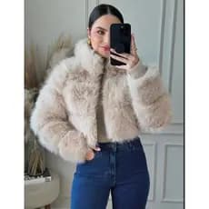 Jaqueta Cropped Pelinhos Pelucia Couro PU Forro Poliéster Grossa Casaco Feminino Moda Gringa Blogueira