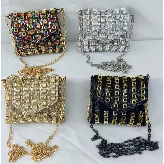 Mini Bolsa de Couro Sintético Cravejada de Strass e Brilhantes