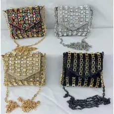Mini Bolsa de Couro Sintético Cravejada de Strass e Brilhantes