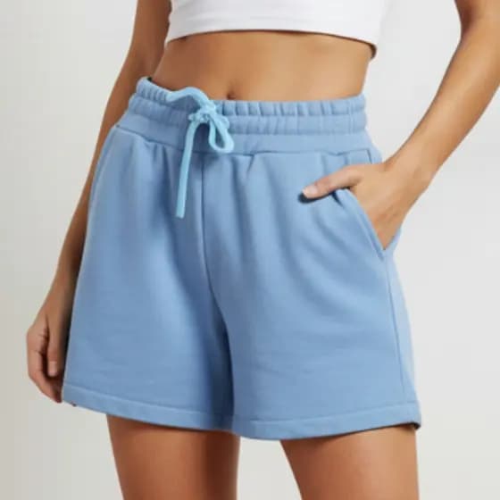 Short Feminino de Moletom Soltinho com Cintura Elástica e Bolsos Casual Confortável Versátil