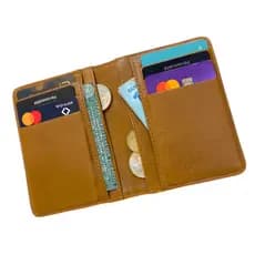 Carteira Masculina em Couro Legítimo Slim com sistema Antifurto RFID Compacta e elegante e durável Camel