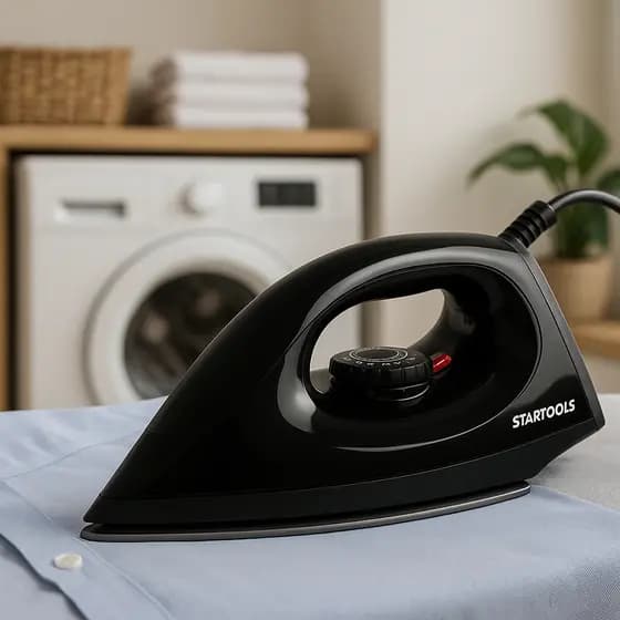 Ferro de Passar Roupa Elétrico a Seco Base Antiaderente Preto 110v/220v