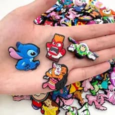 🌟 Kit Pingentes de Sapato – Personagens Desenhos | PVC Premium | Para Babuches e Acessórios