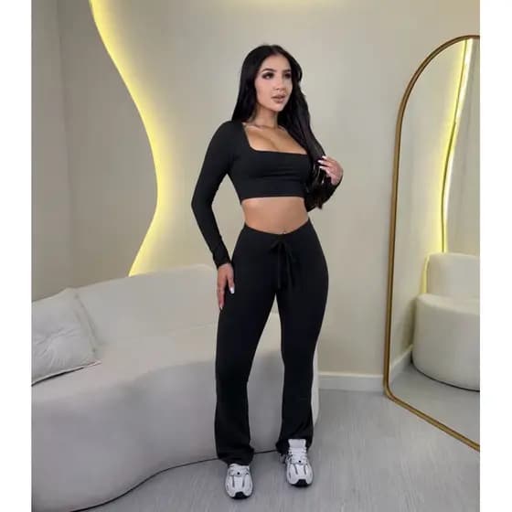 conjunto feminino  calça flare e cropped estilo gringa casual treino