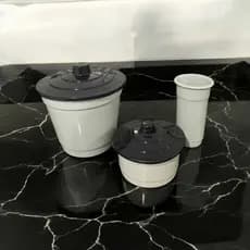 Kit Pia 3 Peças Branco c tampa Preta Plástico Lixeira Porta Detergente Porta Sabão e Esponja Limpeza