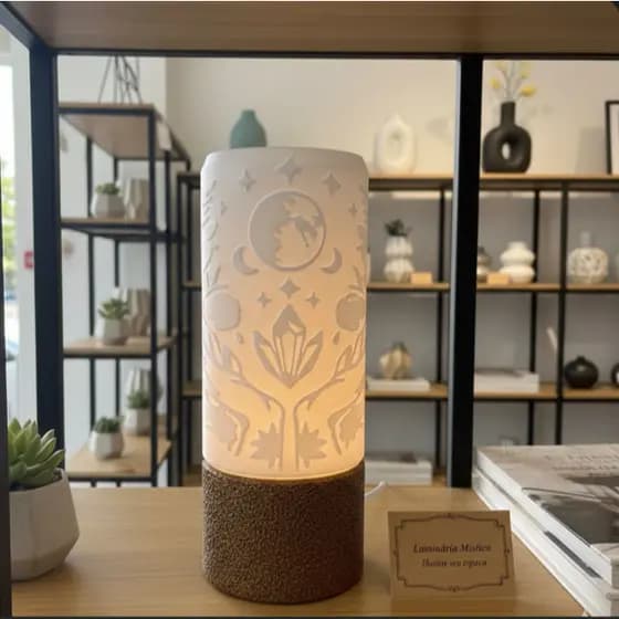 Exclusiva Luminária A bajur Ilumine sua Intuição: Luminária Mística Mão Negra e Sagrado Feminino