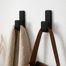 Kit 2 Ganchos Decorativos Ripados Sem Furo | Design Moderno Premium | Para Bolsas Toalhas Banheiro