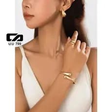 ternos femininos Bracelete de Abraço com Superfície Lisa e Abertura de Mola – Charme  para